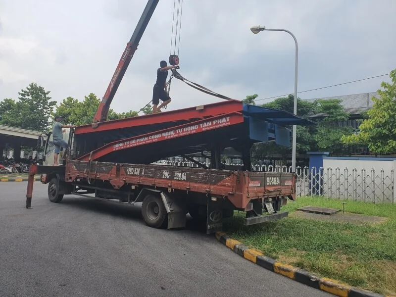 Cầu dẫn xe nâng lưới grating chống trượt