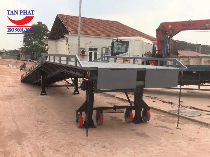 Cầu dẫn xe nâng 8 tấn 13m do Tân Phát bàn giao hoàn thiện tại Bắc Giang