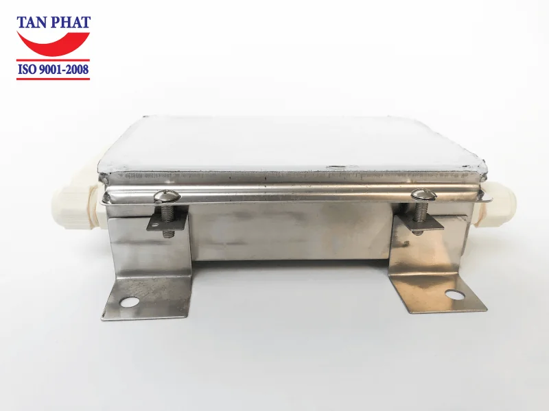 Hộp nối được niêm phong kín, vỏ inox chống gỉ với khả năng chống nước, chống ăn mòn cao. Thiết bị đảm bảo hoạt động lâu dài.