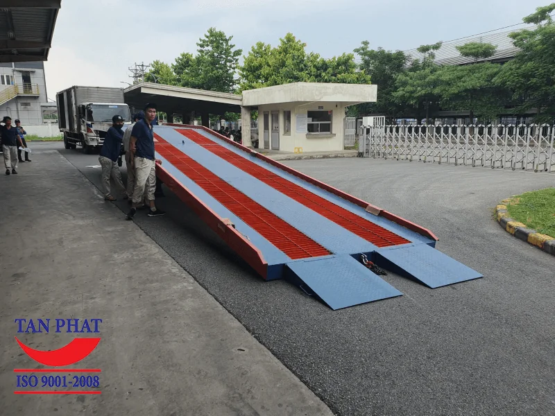 Cầu dẫn xe nâng lưới grating chống trượt