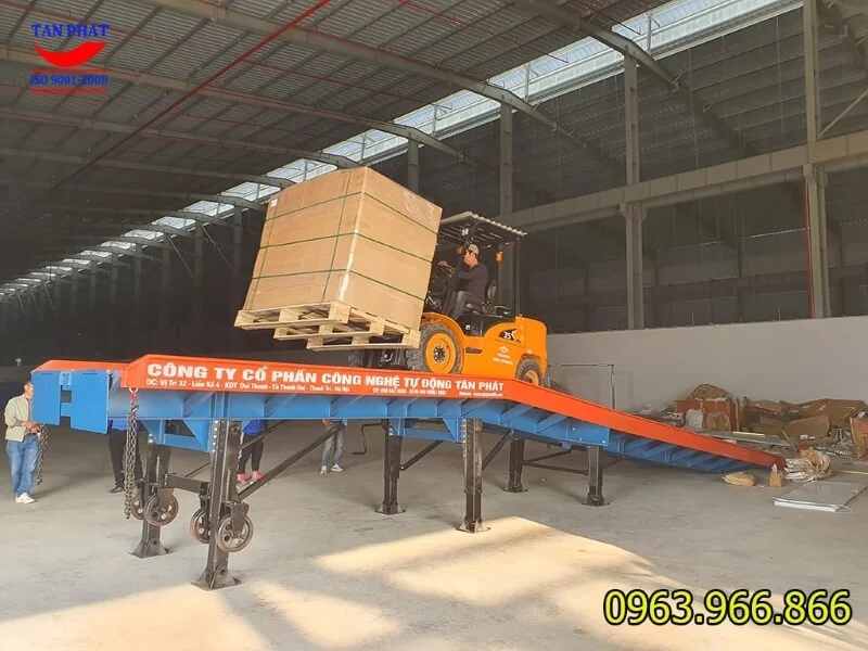 Cầu lên container 6 tấn, 8 tấn, 10 tấn, 15 tấn