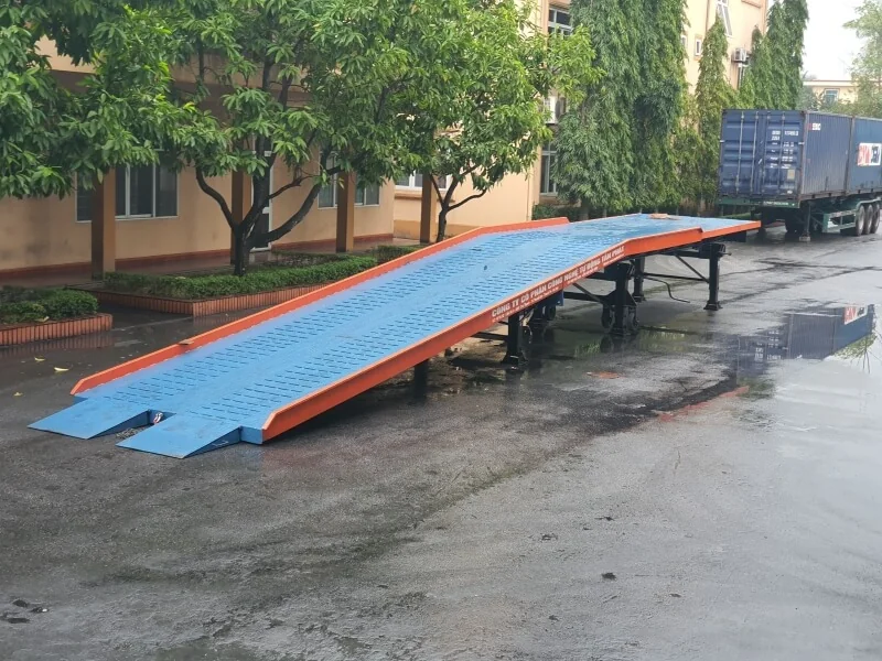 Cầu lên container 6 tấn, 8 tấn, 10 tấn, 15 tấn