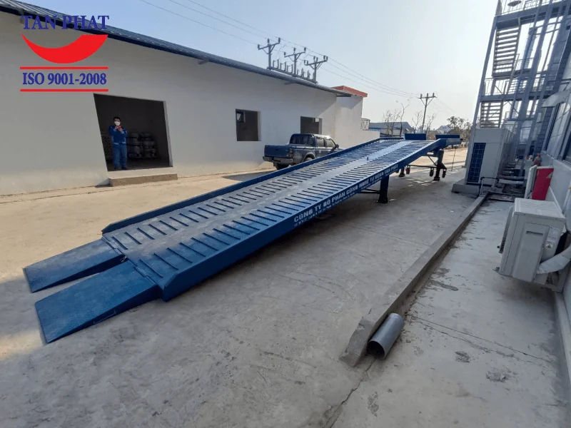 Cầu lên container 6 tấn, 8 tấn, 10 tấn, 15 tấn
