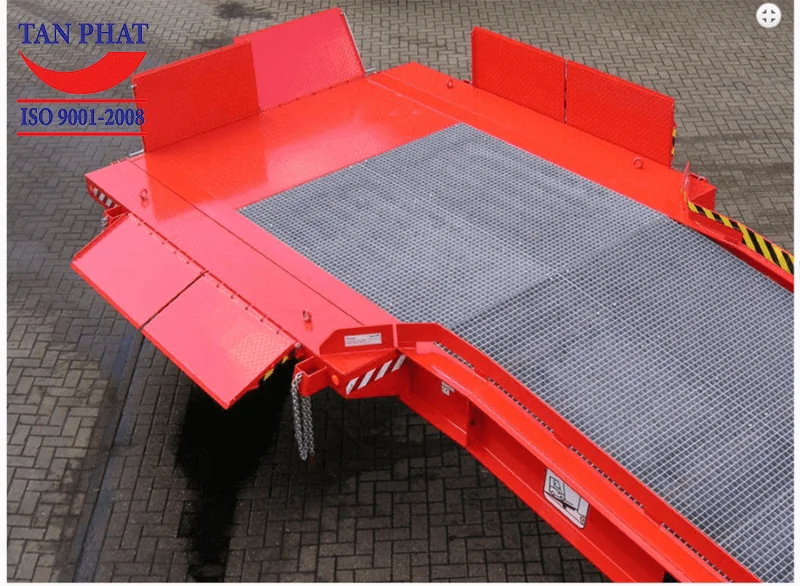Cầu xe nâng 3 mặt ra xe